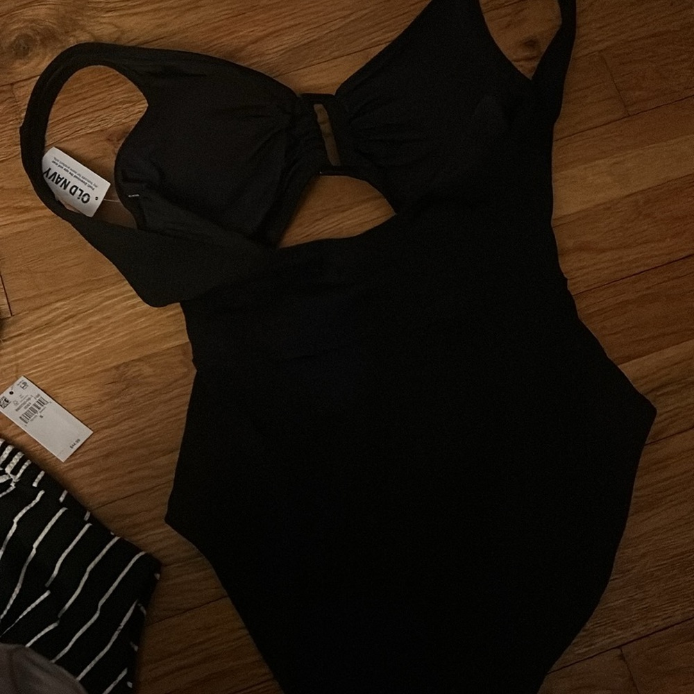 Bathing suits! - Picture 6 of 7